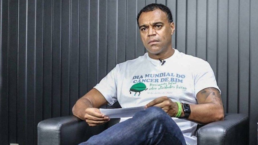 Denílson reprova comemoração do Palmeiras após vitória no clássico Denílson reprova comemoração do Palmeiras após vitória no clássico