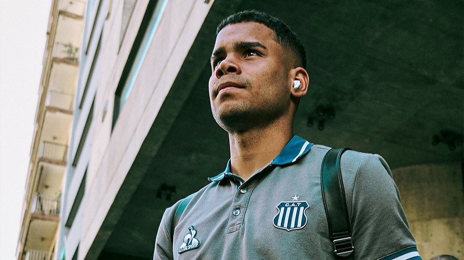 Talleres se pronuncia após atleta acusar Bobadilla de xenofobia Talleres se pronuncia após atleta acusar Bobadilla de xenofobia
