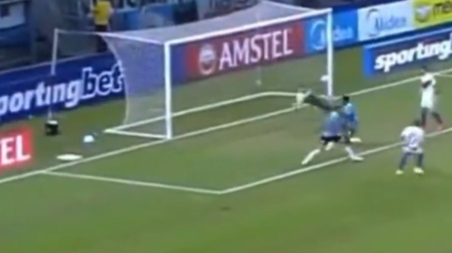Tiago Volpi falha em jogo do Grêmio