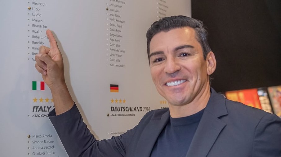 Campeão mundial com a Seleção é internado após sofrer queimaduras Campeão mundial com a Seleção é internado após sofrer queimaduras