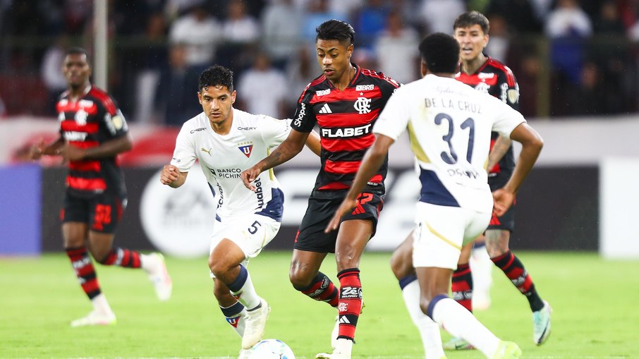 Flamengo e LDU fazem decisão por vaga no mata-mata da Libertadores Flamengo e LDU fazem decisão por vaga no mata-mata da Libertadores