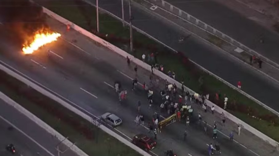 Manifestação bloqueia Marginal Pinheiros