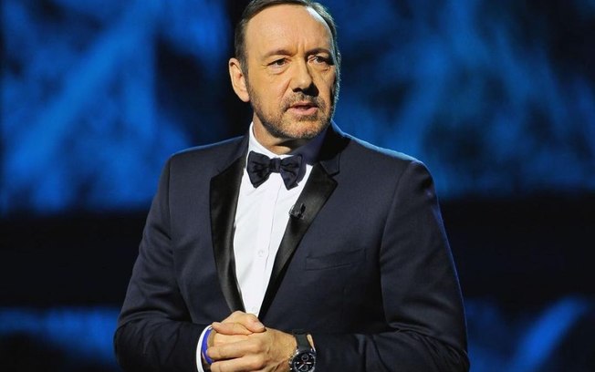 Após quase uma década, Kevin Spacey retorna à Cannes e discursa emocionado Após quase uma década, Kevin Spacey retorna à Cannes e discursa emocionado