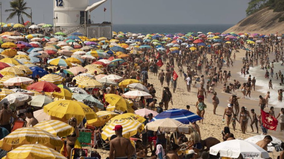 Prefeitura proíbe vendas e música ao vivo em praias no RJ