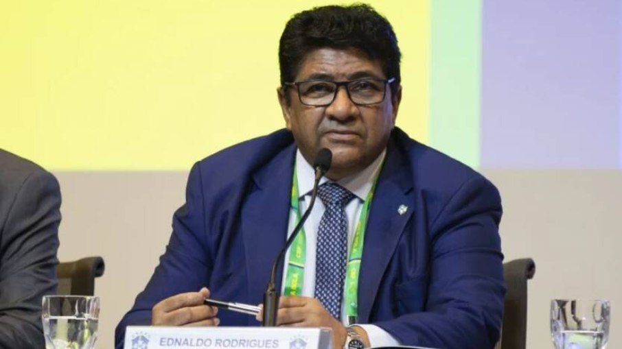 Ednaldo Rodrigues foi afastado com base em uma denúncia de falsificação da assinatura do Coronel Nunes, ex-presidente da CBF Ednaldo Rodrigues foi afastado com base em uma denúncia de falsificação da assinatura do Coronel Nunes, ex-presidente da CBF