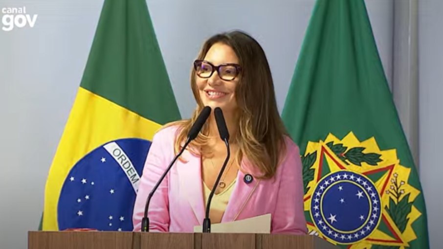 Primeira-dama falou sobre polêmica Primeira-dama falou sobre polêmica