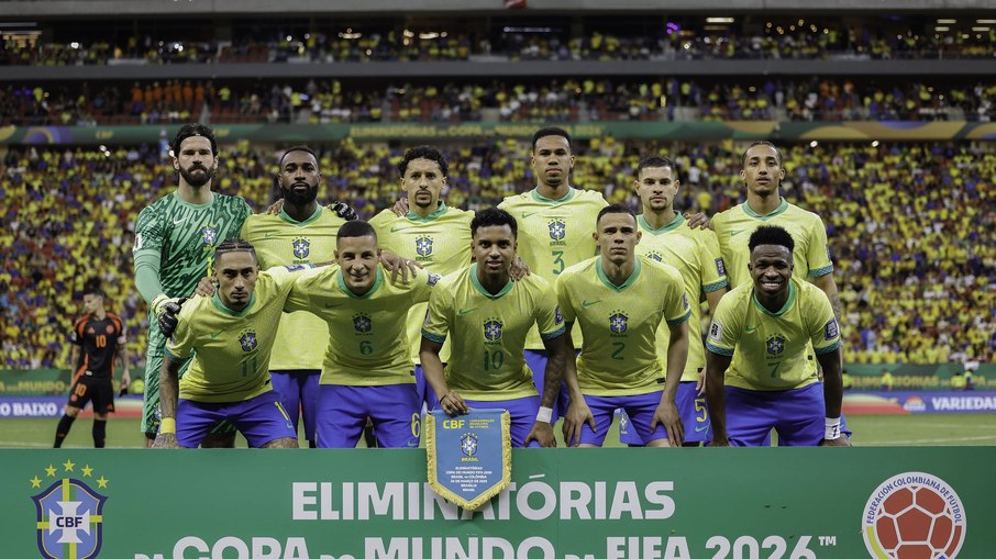 CBF aceitou amistoso com a Rússia, banida do futebol, diz Galvão