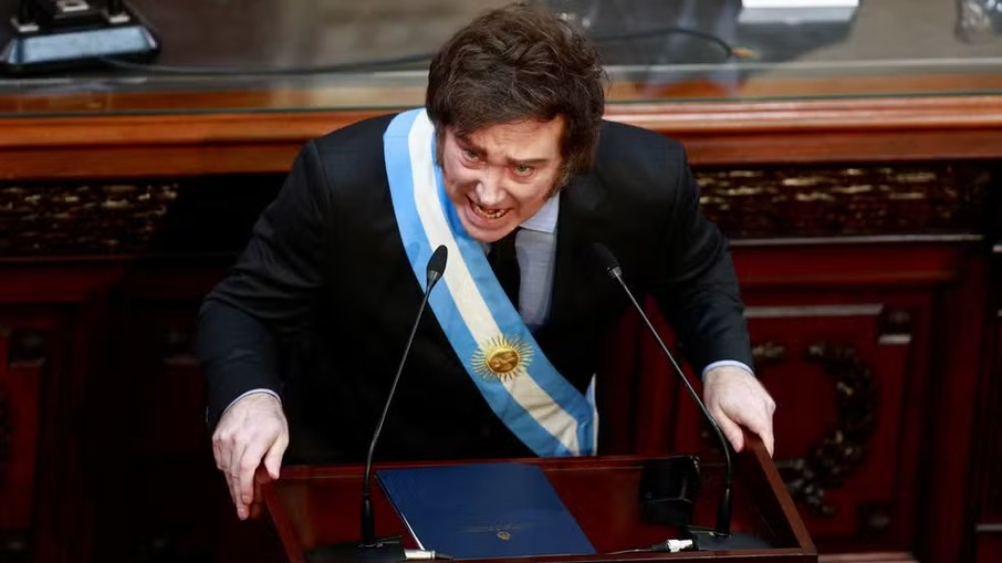 Javier Milei justificou a criação das leis como uma forma de combater os Javier Milei justificou a criação das leis como uma forma de combater os