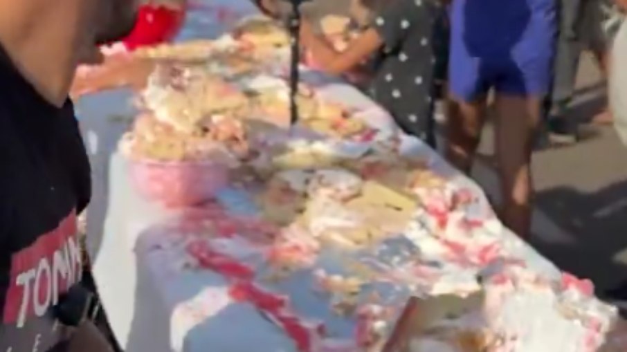 Homem utiliza pá durante confusão em evento de Dia das Mães no Maranhão Homem utiliza pá durante confusão em evento de Dia das Mães no Maranhão