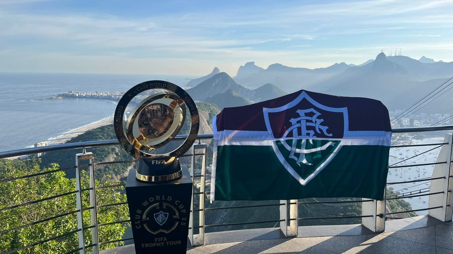 Fluminense levou a taça do Super Mundial de Clubes ao Pão de Açúcar