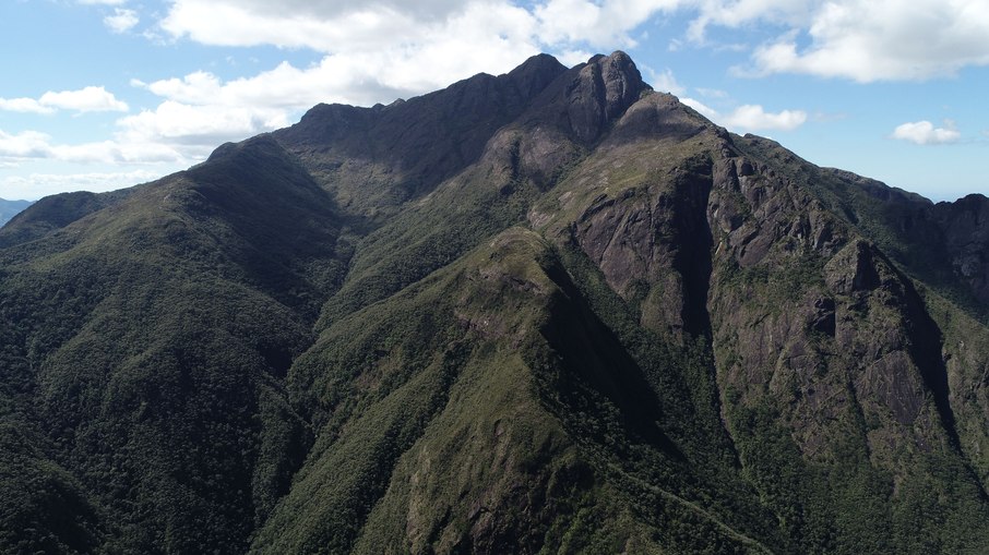O Pico dos Marins se localiza na divisa dos estados de Minas Gerais e São Paulo