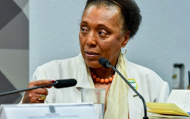 Ministra do TSE, Vera Lúcia Santana é vítima de racismo em Brasília Ministra do TSE, Vera Lúcia Santana é vítima de racismo em Brasília