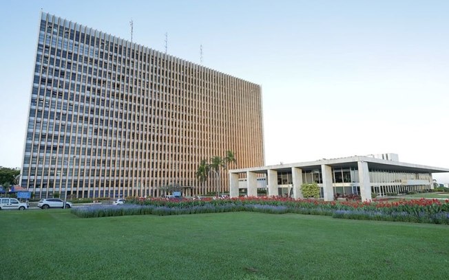 Deputado quer ampliar licença para servidor acompanhar cônjuge fora do DF Deputado quer ampliar licença para servidor acompanhar cônjuge fora do DF