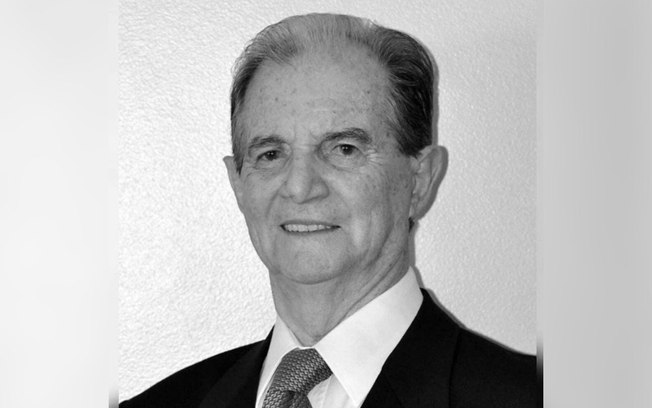Arthur Cezar, pioneiro do Ministério Público do Distrito Federal e Territórios, morre aos 93 anos Arthur Cezar, pioneiro do Ministério Público do Distrito Federal e Territórios, morre aos 93 anos