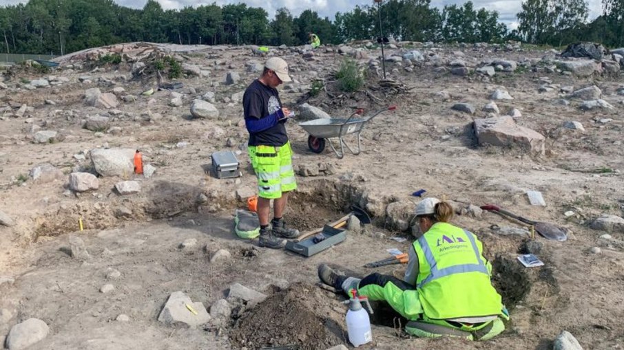 O sítio arqueológico fica em Täby, nos arredores de Estocolmo O sítio arqueológico fica em Täby, nos arredores de Estocolmo