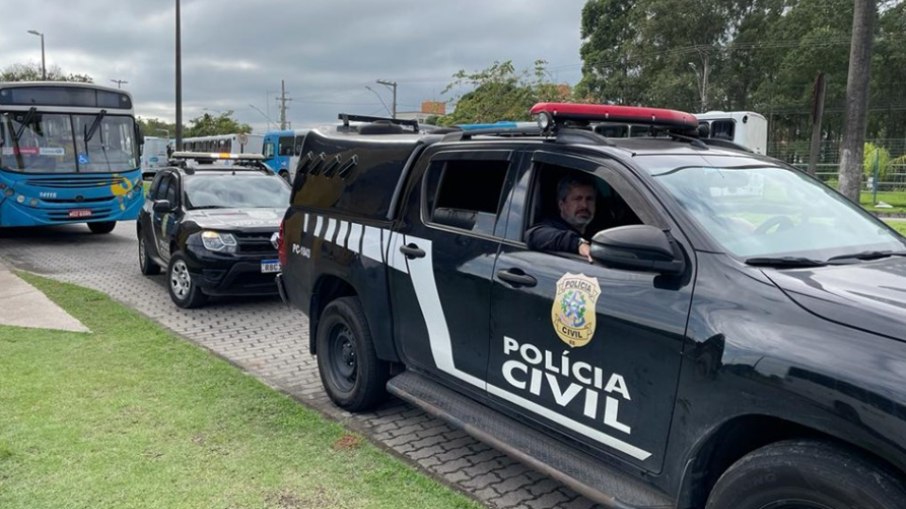 Mulher é presa por tramar morte do próprio sobrinho Mulher é presa por tramar morte do próprio sobrinho
