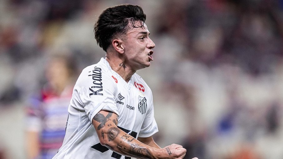 Santos marca nos acréscimos, bate Fortaleza e deixa Z4 do Brasileirão Santos marca nos acréscimos, bate Fortaleza e deixa Z4 do Brasileirão