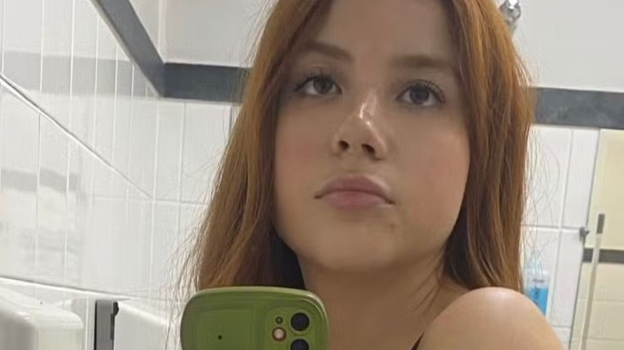 Segundo relato da própria Laura à Agência Pública, ela foi atacada enquanto estudava em seu quarto Segundo relato da própria Laura à Agência Pública, ela foi atacada enquanto estudava em seu quarto