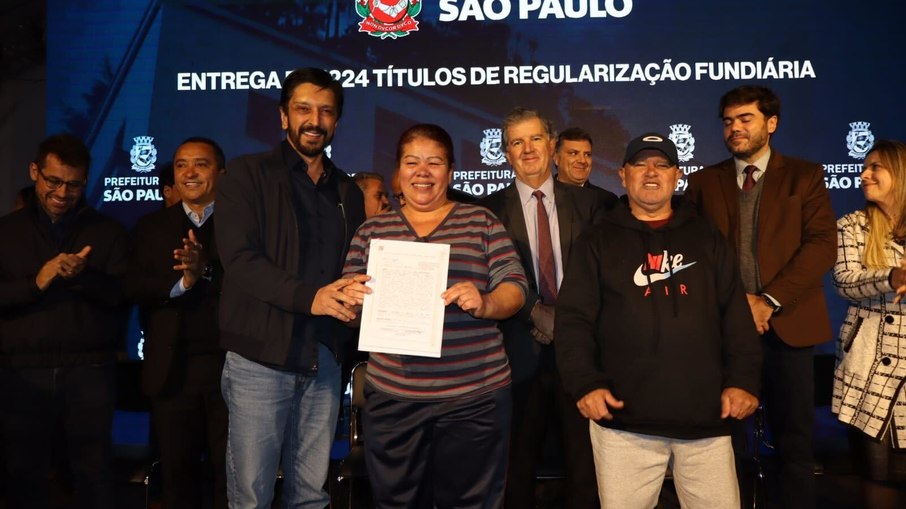 Prefeitura de São Paulo entrega 1.224 títulos de posse a moradores da Zona Leste Prefeitura de São Paulo entrega 1.224 títulos de posse a moradores da Zona Leste