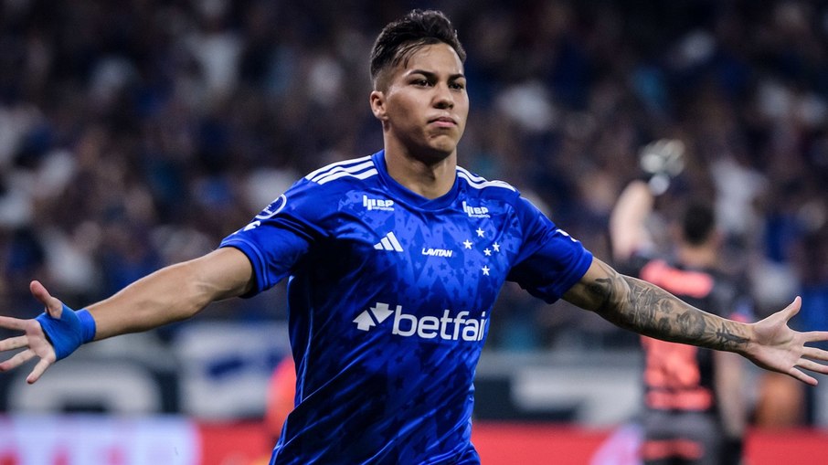 Cruzeiro visita o Vitória pelo Brasileirão Cruzeiro visita o Vitória pelo Brasileirão