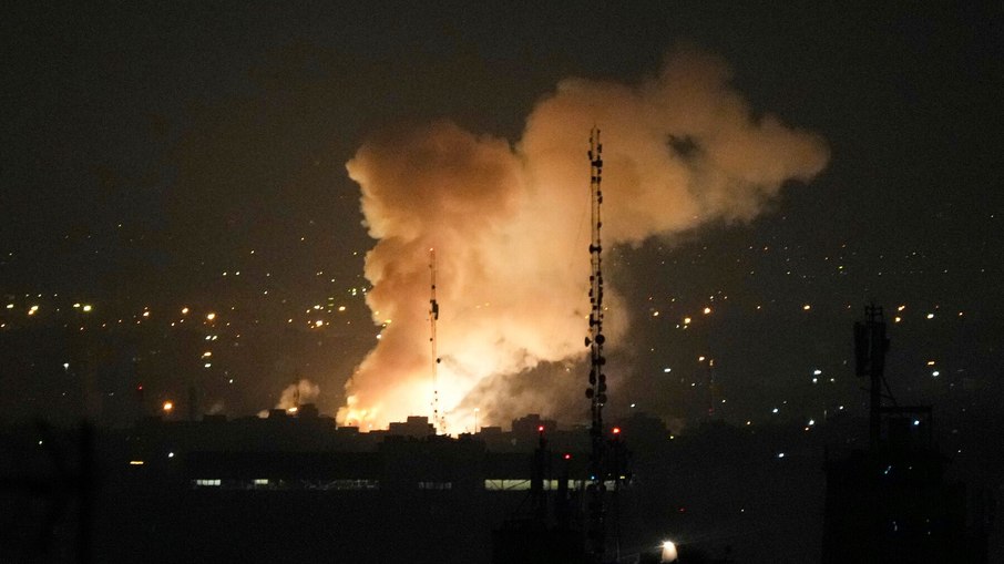 Ataque israelense ao Irã aconteceu na noite de quinta (12) Ataque israelense ao Irã aconteceu na noite de quinta (12)