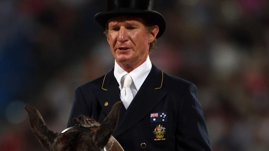 Heath Ryan é suspenso por chicotear cavalo brutalmente