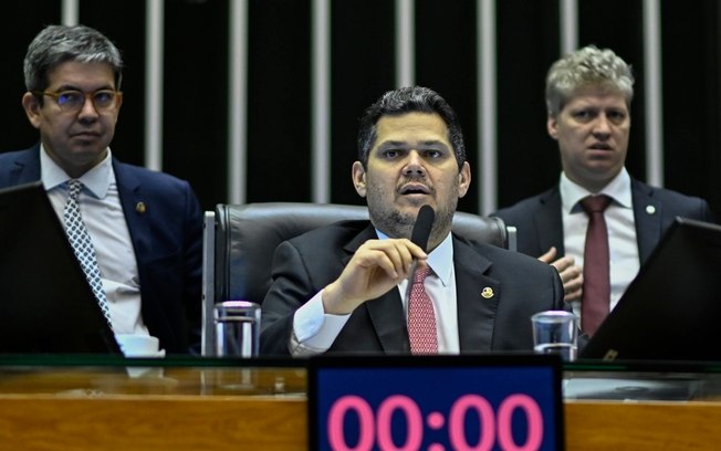 Alcolumbre lê requerimento e CPMI das fraudes no INSS é oficialmente instalada Alcolumbre lê requerimento e CPMI das fraudes no INSS é oficialmente instalada