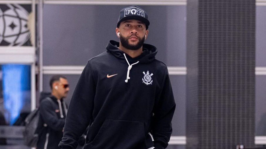 Após polêmica, Memphis Depay se reapresenta ao Corinthians Após polêmica, Memphis Depay se reapresenta ao Corinthians