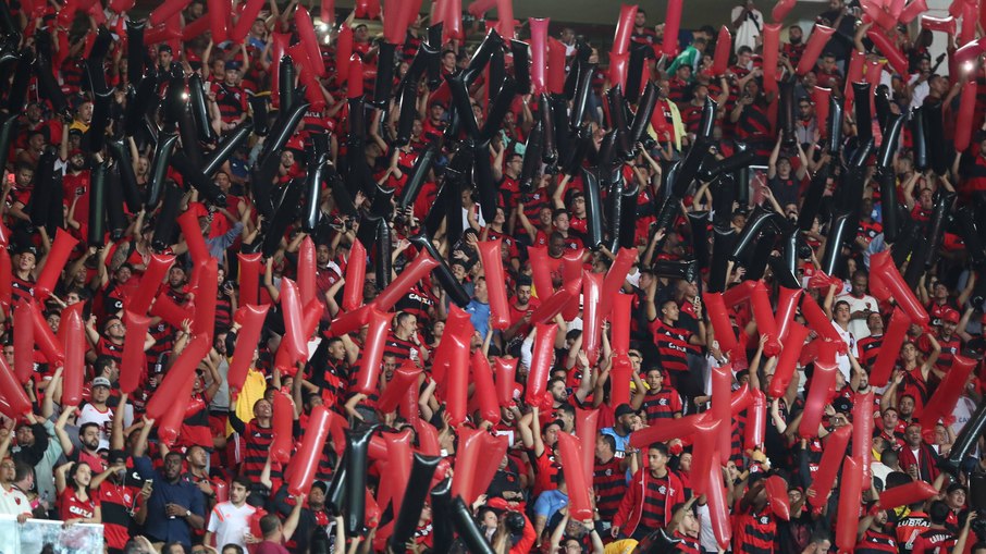 Empolgou? Torcida do Flamengo cria música pro mundial e web detona Empolgou? Torcida do Flamengo cria música pro mundial e web detona