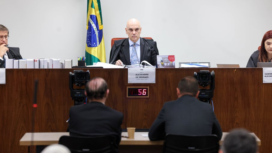O pedido foi feito por volta das 20h desta segunda-feira (9), ao fim de quase 12 horas de sessão no Supremo Tribunal Federal O pedido foi feito por volta das 20h desta segunda-feira (9), ao fim de quase 12 horas de sessão no Supremo Tribunal Federal