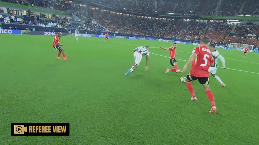 Árbitros utilizarão câmeras corporais pela primeira vez em uma competição oficial da FIFA Árbitros utilizarão câmeras corporais pela primeira vez em uma competição oficial da FIFA