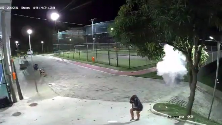 Câmeras de segurança registraram o momento em que granada explodiu na Arena Congonha Câmeras de segurança registraram o momento em que granada explodiu na Arena Congonha