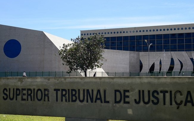 Prefeito de Palmas é preso pela PF por suspeita de envolvimento em venda de decisões no STJ Prefeito de Palmas é preso pela PF por suspeita de envolvimento em venda de decisões no STJ
