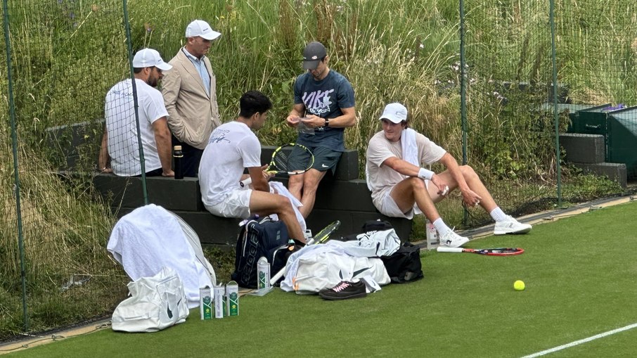 Alcaraz e João Fonseca treinaram juntos em Wimbledon Alcaraz e João Fonseca treinaram juntos em Wimbledon
