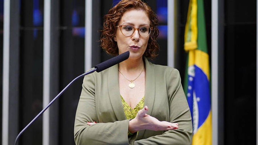 Deputada federal Carla Zambelli deixou o Brasil Deputada federal Carla Zambelli deixou o Brasil