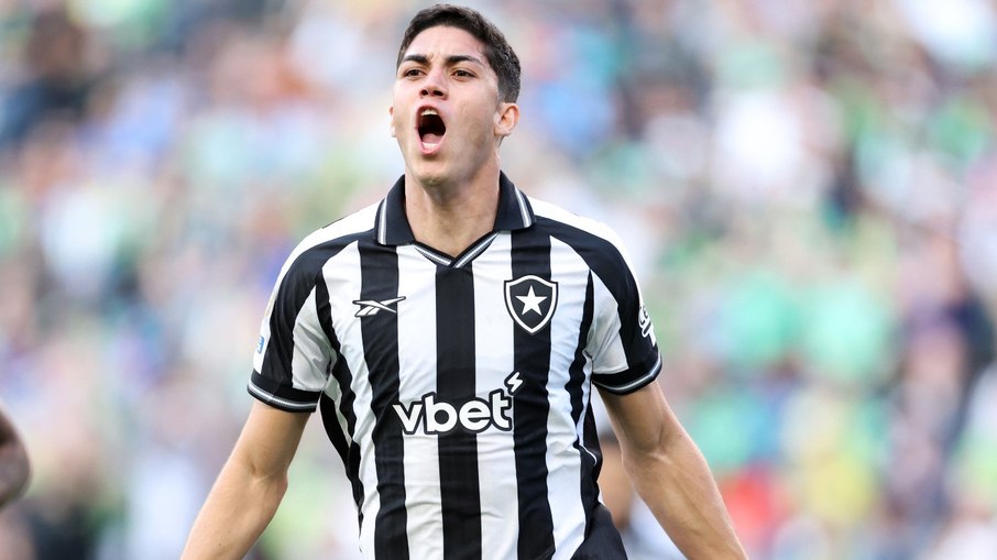 Jair marcou o primeiro gol do jogo Jair marcou o primeiro gol do jogo
