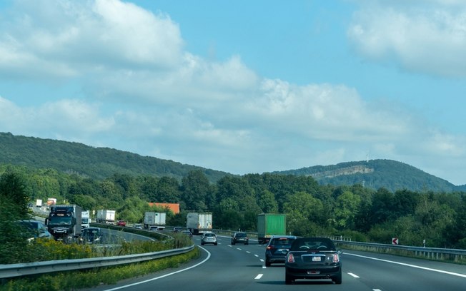Antes de cair na estrada, lembre-se de verificar atentamente as condições do carro Antes de cair na estrada, lembre-se de verificar atentamente as condições do carro