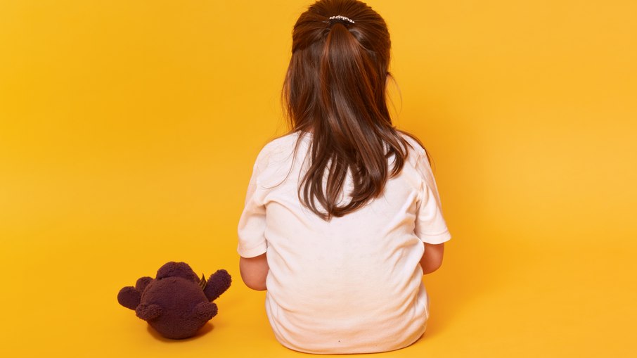 Pai fugiu dos EUA após autoridades locais investigarem as denúncias de abuso contra a filha Pai fugiu dos EUA após autoridades locais investigarem as denúncias de abuso contra a filha