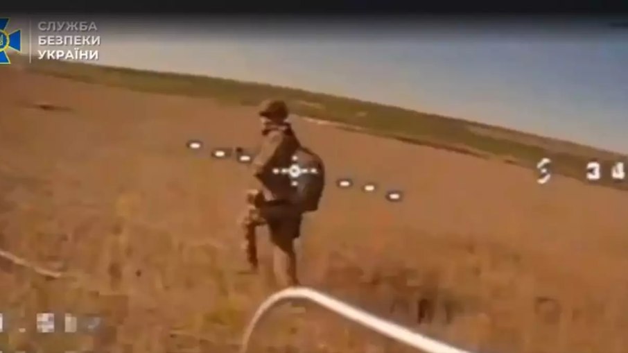 Vídeo mostra soldados russos sendo perseguidos e atacados por drones da Ucrânia Vídeo mostra soldados russos sendo perseguidos e atacados por drones da Ucrânia