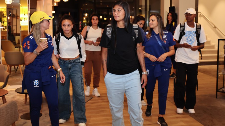 Jogadoras do São Paulo chegam para amistoso contra a França Jogadoras do São Paulo chegam para amistoso contra a França