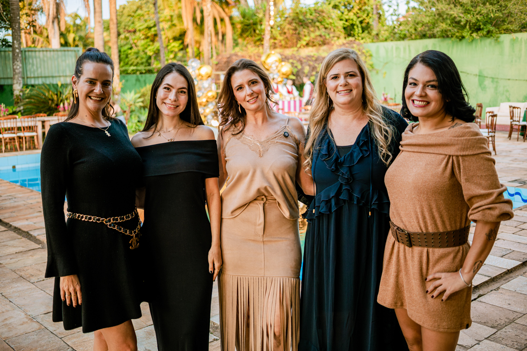 Berta Ferraz, Agatha Silvestre, Isa Naoum, Renata Naoum e Larissa Bimonti