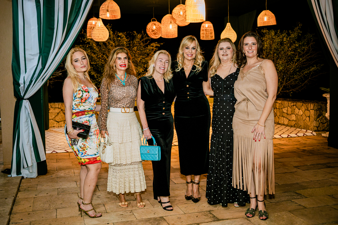 Camila Cavalcanti, Roberta Garcia, Flávia Cavalcanti, Márcia Zardo, Beth Naoum e Isa Naoum