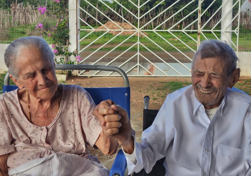 Idosos brasileiros do casamento mais longo do mundo contam: “foi amor à primeira vista” Os brasileiros centenários do Ceará entraram para o Guinness por terem o casamento mais longo do mundo: 84 anos juntos. - Foto: LongeviQuest/G1