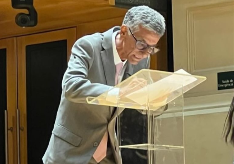 Aos 67 anos, idoso aposentado dá uma virada e toma posse como procurador do estado em SP Esse idoso vencedor é o Aguimael Valadares de Freitas, de 67 anos, que depois se aposentar como dentista, estudou Direito e foi aprovado no concurso para procurador do estado de São Paulo. - Foto: Dedica Delta