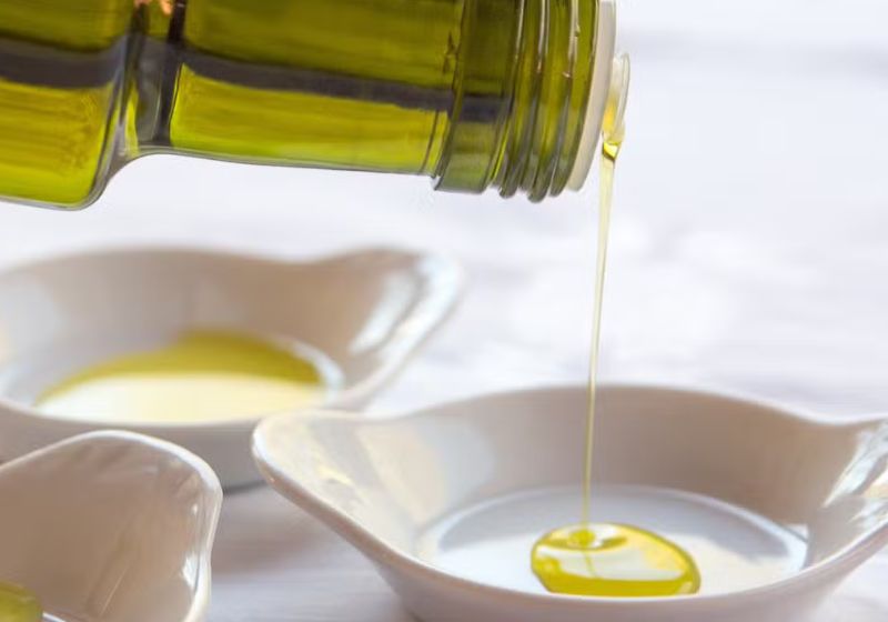 Sai ranking dos melhores azeites do mundo; veja único brasileiro na lista Azeite de oliva da marca Sabiá, produzido no interior de São Paulo, foi eleito um dos melhores do mundo. — Foto: Divulgação/Adriano Fagundes/Azeite Sabiá