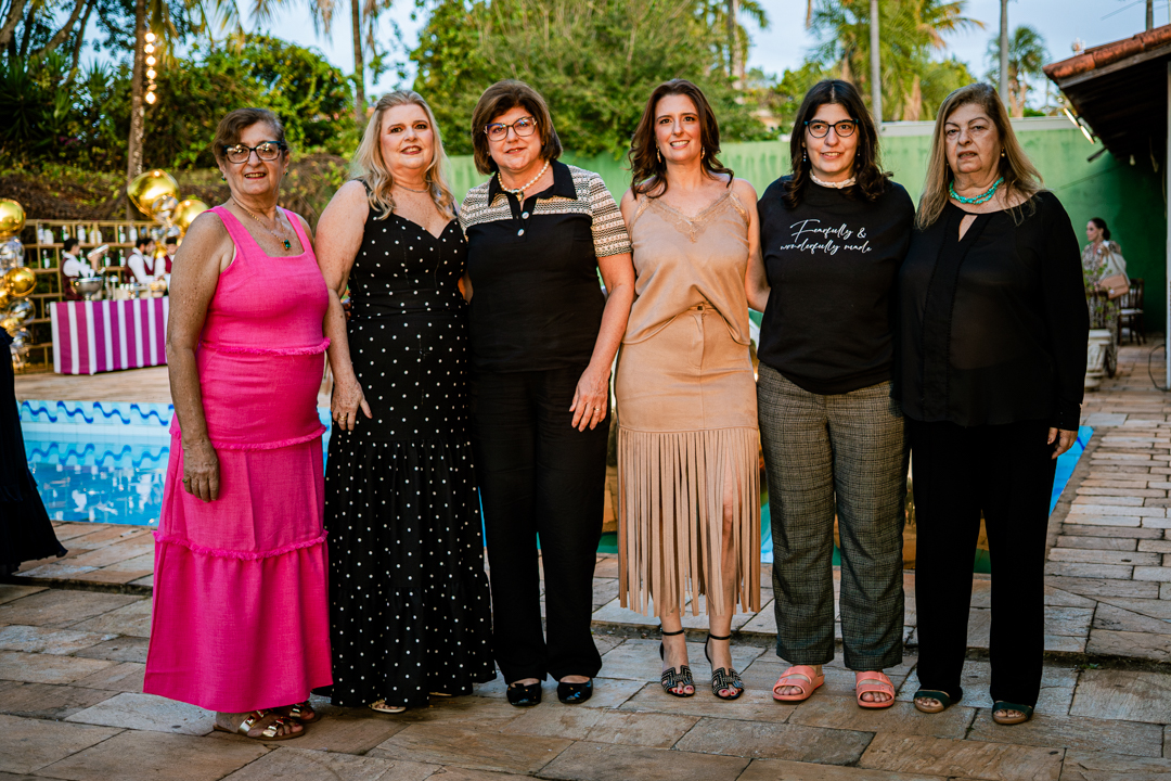 Huda Naoum, Beth Naoum, Simone Naoum, Isa Naoum, Anice Zakhour e Aida Zakhour