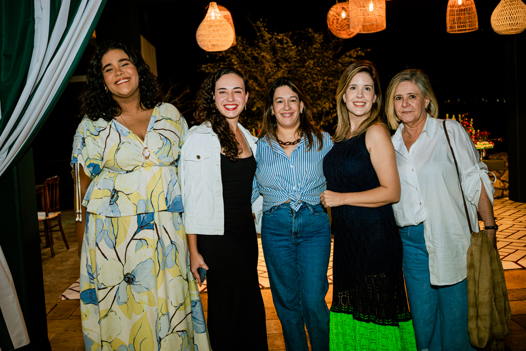Letícia Guimarães, Camilly Ranna, Mônica Linhares, Gabriela Linhares e Francisca Linhares