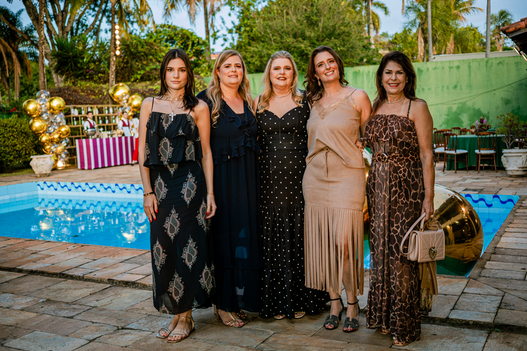 Luana Naoum, Renata Naoum, Beth Naoum, Isa Naoum e Elizabeth Naoum
