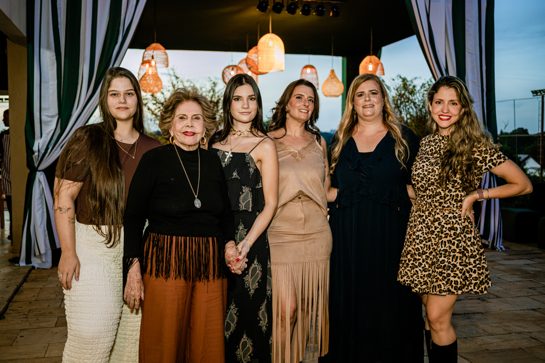Luiza Faccin, Maria da Glória Faccin, Luana Naoum, Isa Naoum, Renata Naoum e Camilla Faccin