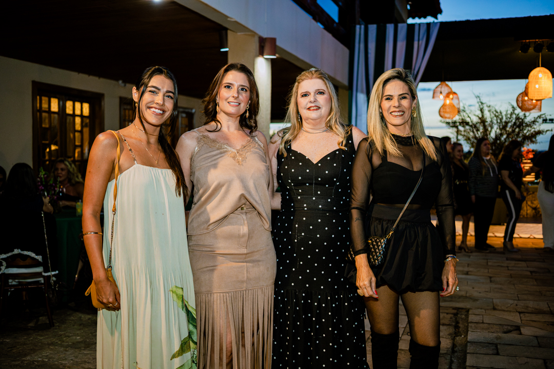 Maitê Oliveira, Isa Naoum, Beth Naoum e Patrícia Benevides